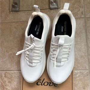 NWT Clove Women’s Classic White Sneakers, never worn, Perfect size 10